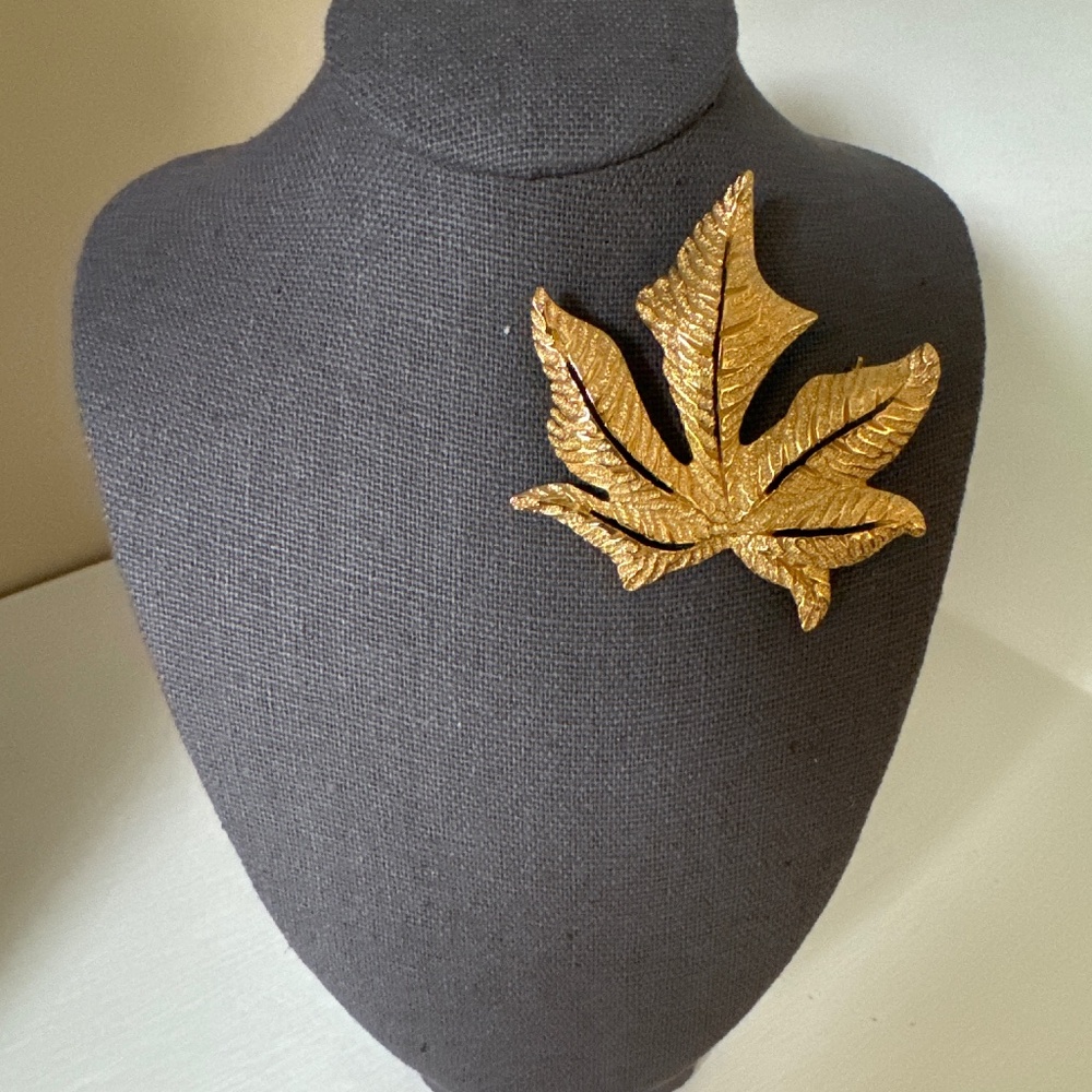DIOR vintage leaf brooch